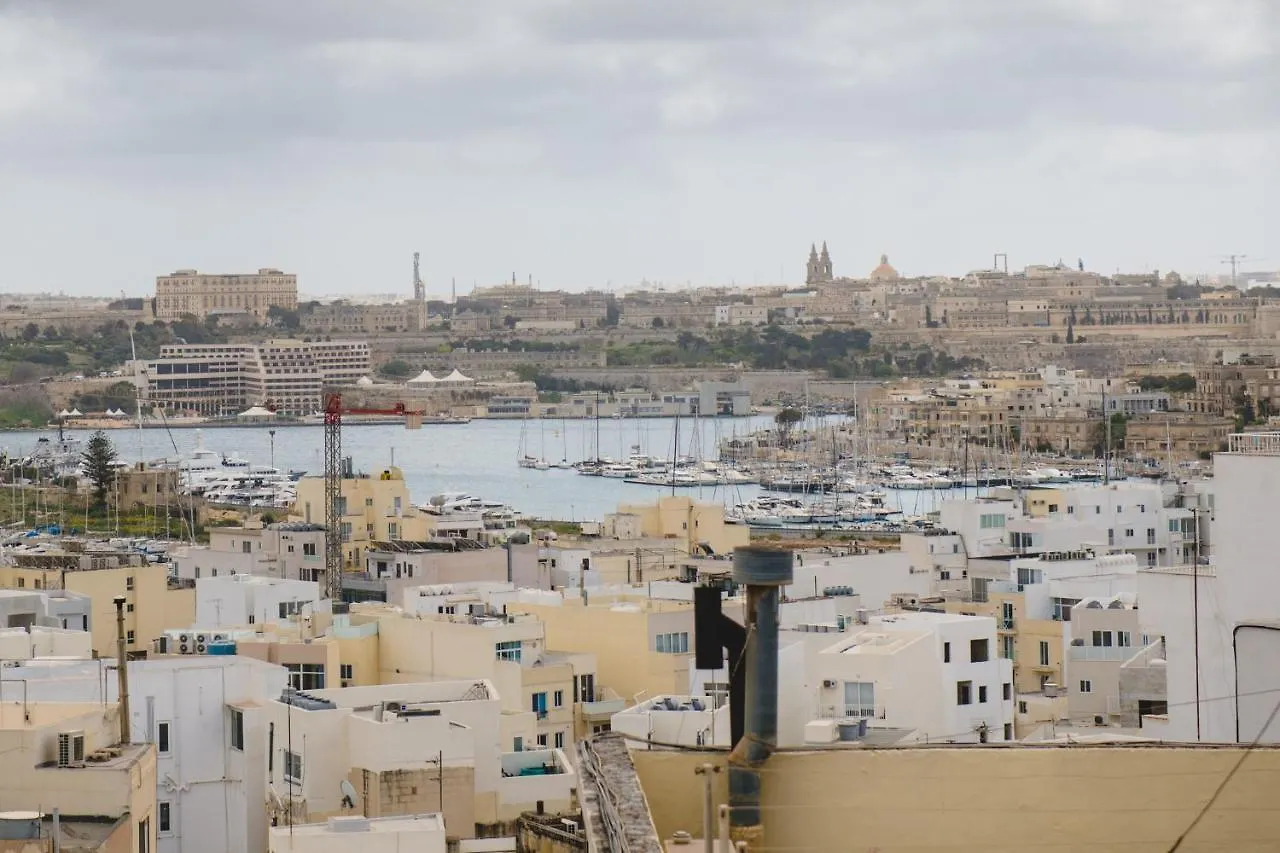 Sliema, Villa Savoia Luxury Apartment For 5 Guests Gzira