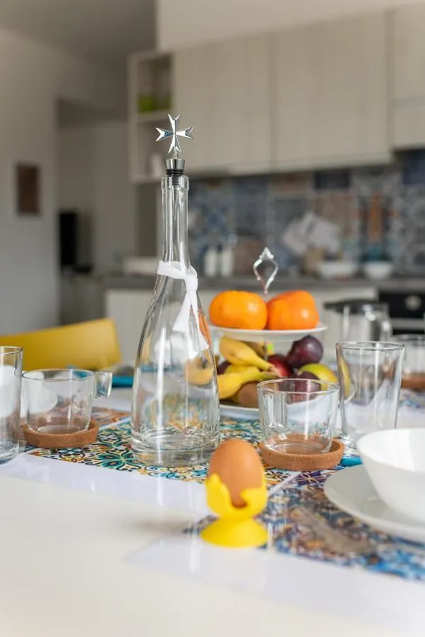 Sliema, Villa Savoia Luxury Apartment For 5 Guests Gzira