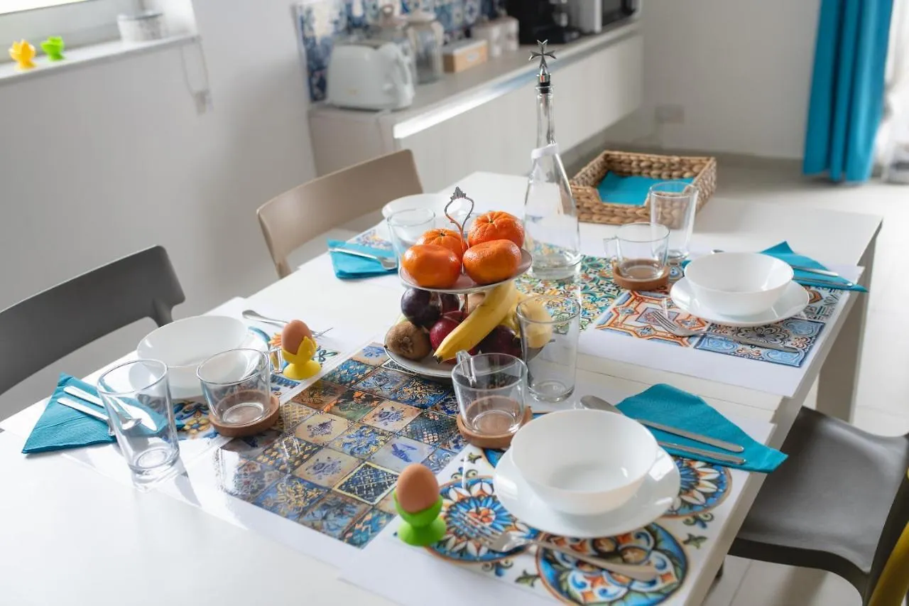 Sliema, Villa Savoia Luxury Apartment For 5 Guests Gzira